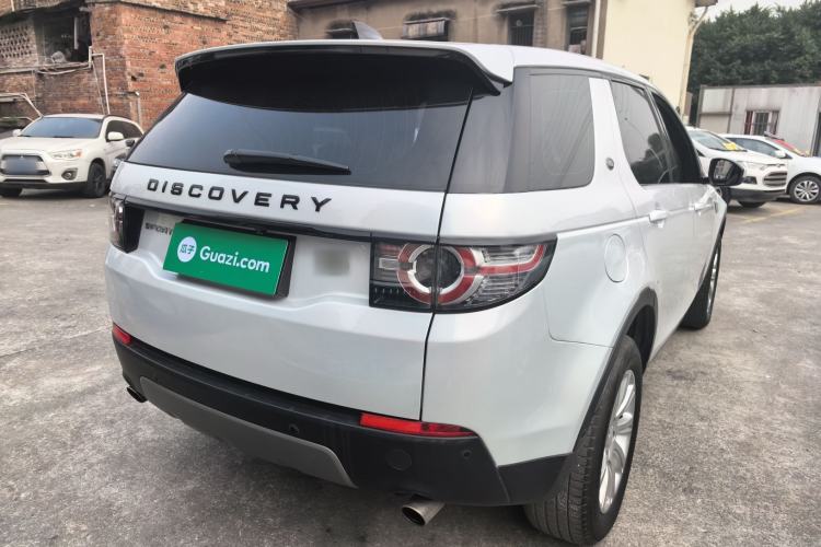 Used Land Rover Discovery Sport 2018 240 PS SE Version Rear Right 45 Deg