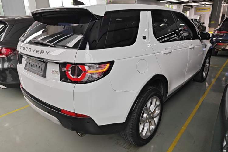 Used Land Rover Discovery Sport 2018 240 PS HSE Version Rear Right 45 Deg