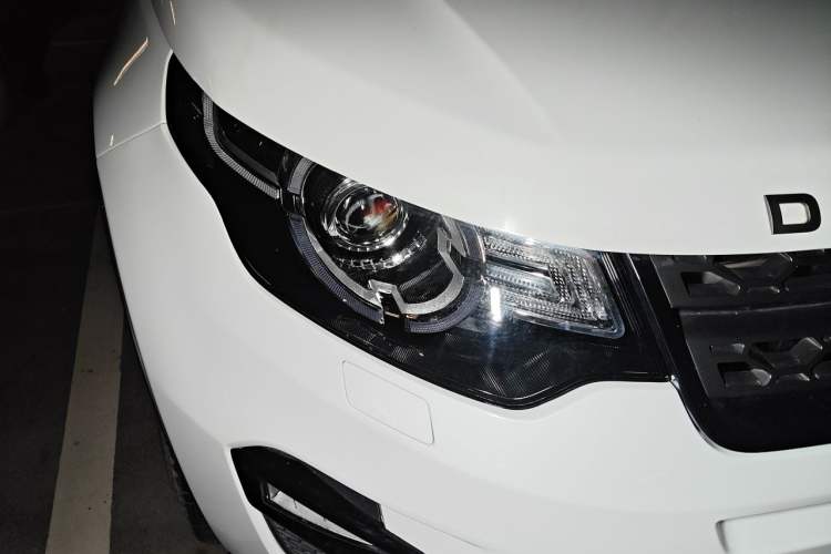 Used Land Rover Discovery Sport 2018 240 PS SE Version Right Front Headlight