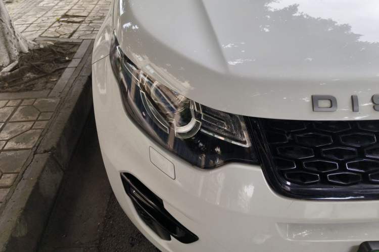 Used Land Rover Discovery Sport 2018 240 PS SE Version Right Front Headlight