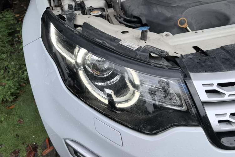 Used Land Rover Discovery Sport 2018 240 PS HSE LUXURY Edition Right Front Headlight