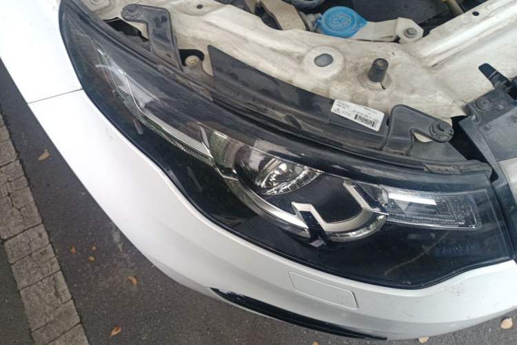 Used Land Rover Discovery Sport 2018 240 PS SE Version Right Front Headlight