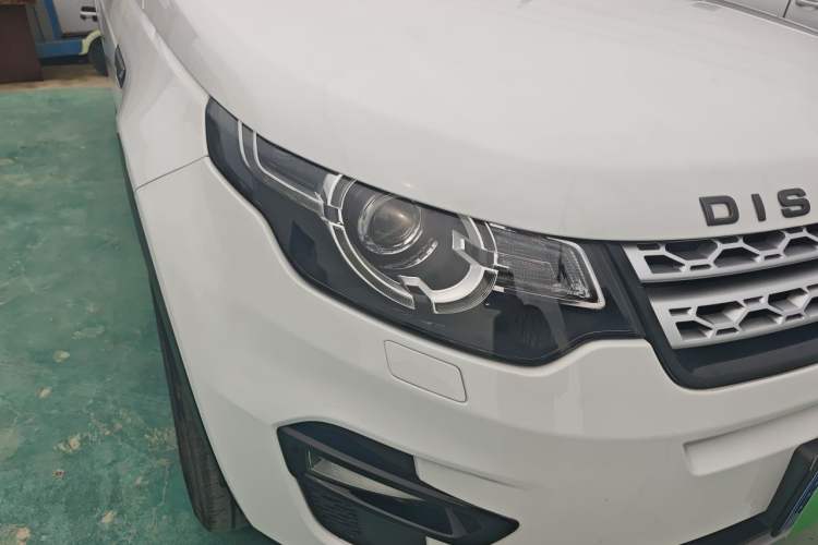 Used Land Rover Discovery Sport 2018 240 PS HSE Version Right Front Headlight