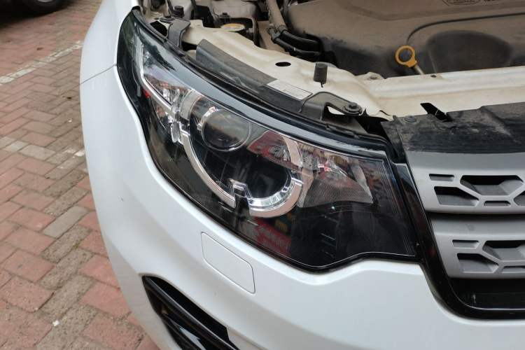 Used Land Rover Discovery Sport 2018 200 PS PURE Edition Right Front Headlight