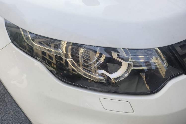 Used Land Rover Discovery Sport 2018 240 PS SE Version Right Front Headlight