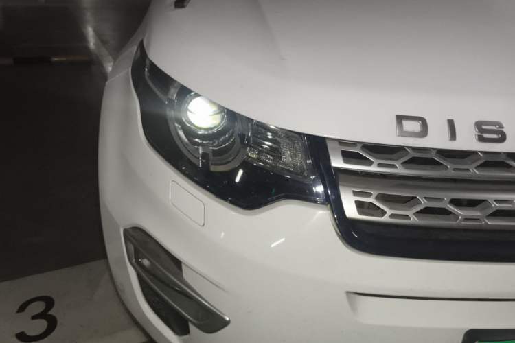 Used Land Rover Discovery Sport 2018 240 PS HSE LUXURY Edition Right Front Headlight