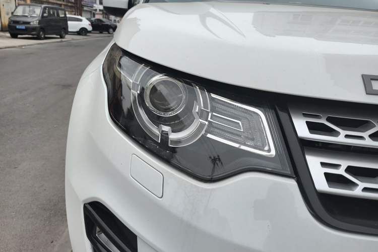 Used Land Rover Discovery Sport 2018 240 PS HSE Version Right Front Headlight