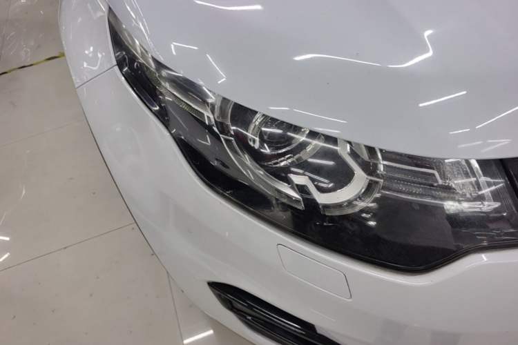 Used Land Rover Discovery Sport 2018 240 PS SE Version Right Front Headlight
