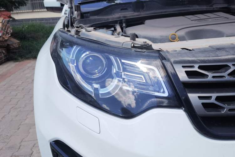 Used Land Rover Discovery Sport 2018 240 PS SE Version Right Front Headlight
