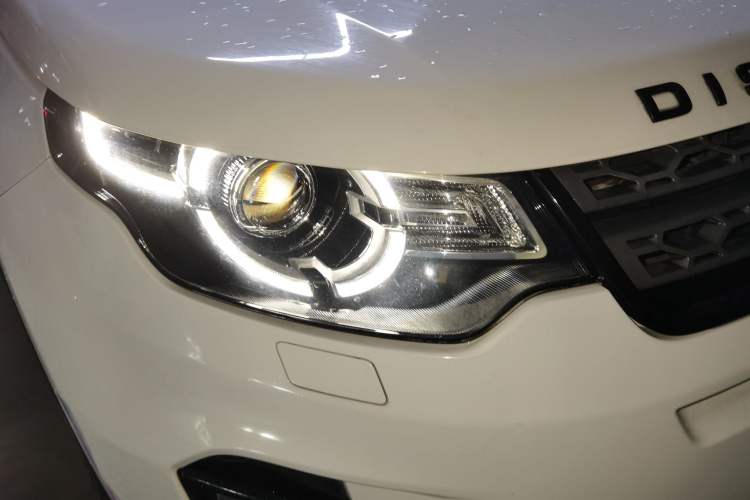 Used Land Rover Discovery Sport 2018 240 PS PURE Edition Right Front Headlight