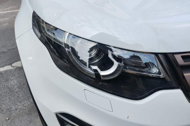 Used Land Rover Discovery Sport 2018 240 PS SE Version Right Front Headlight