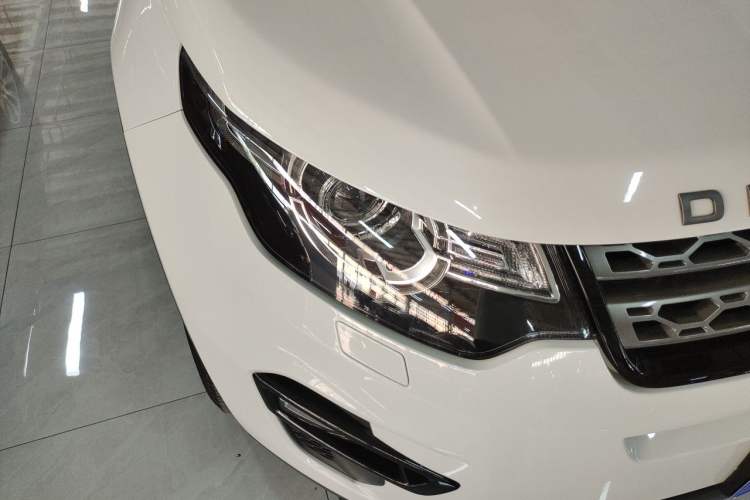 Used Land Rover Discovery Sport 2018 240 PS SE Version Right Front Headlight