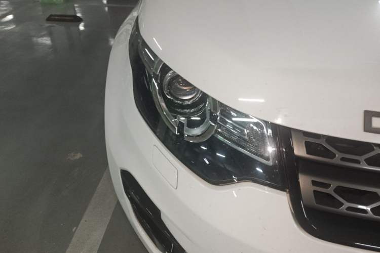 Used Land Rover Discovery Sport 2018 240 PS SE Version Right Front Headlight