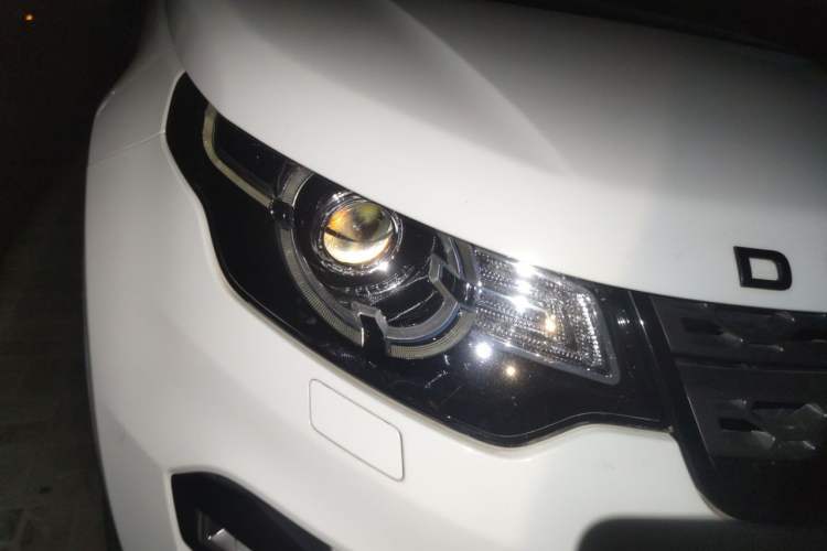 Used Land Rover Discovery Sport 2018 240 PS SE Version Right Front Headlight