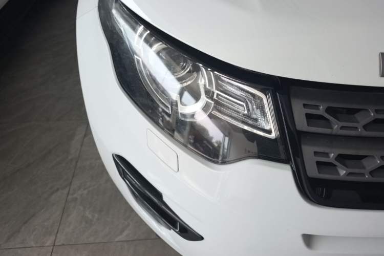 Used Land Rover Discovery Sport 2018 240 PS SE Version Right Front Headlight