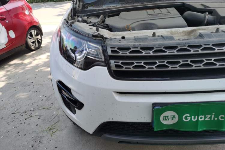 Used Land Rover Discovery Sport 2018 240 PS SE Version Right Front Headlight