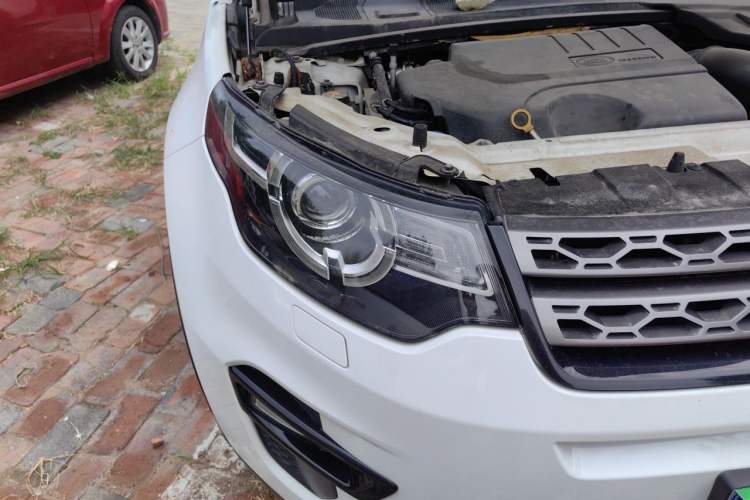 Used Land Rover Discovery Sport 2018 240 PS SE Version Right Front Headlight