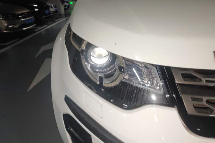 Used Land Rover Discovery Sport 2018 240 PS SE Version Right Front Headlight