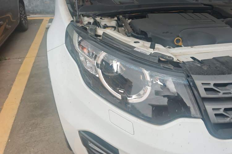 Used Land Rover Discovery Sport 2018 200 PS PURE Edition Right Front Headlight