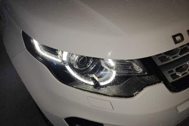 Used Land Rover Discovery Sport 2018 240 PS HSE Version Right Front Headlight