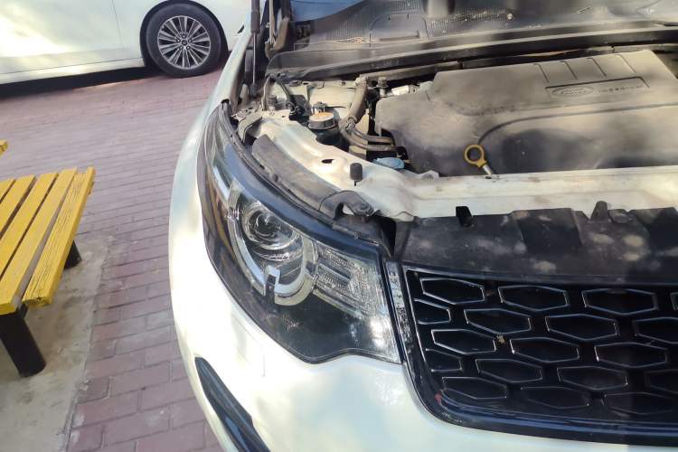 Used Land Rover Discovery Sport 2018 240 PS SE Version Right Front Headlight