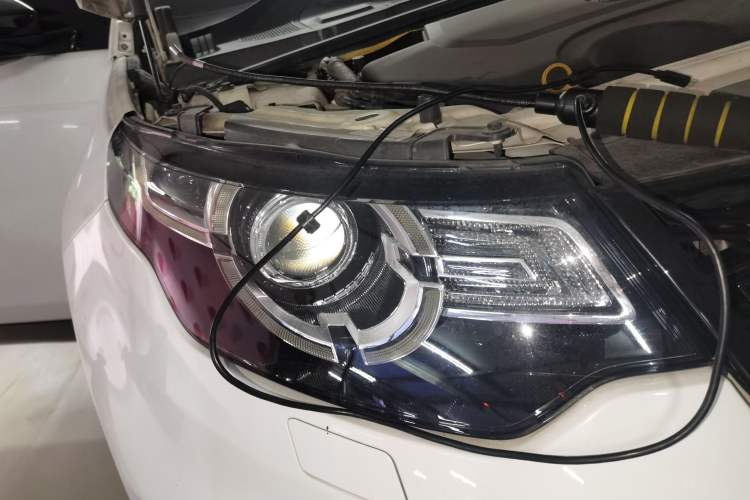Used Land Rover Discovery Sport 2018 240 PS PURE Edition Right Front Headlight