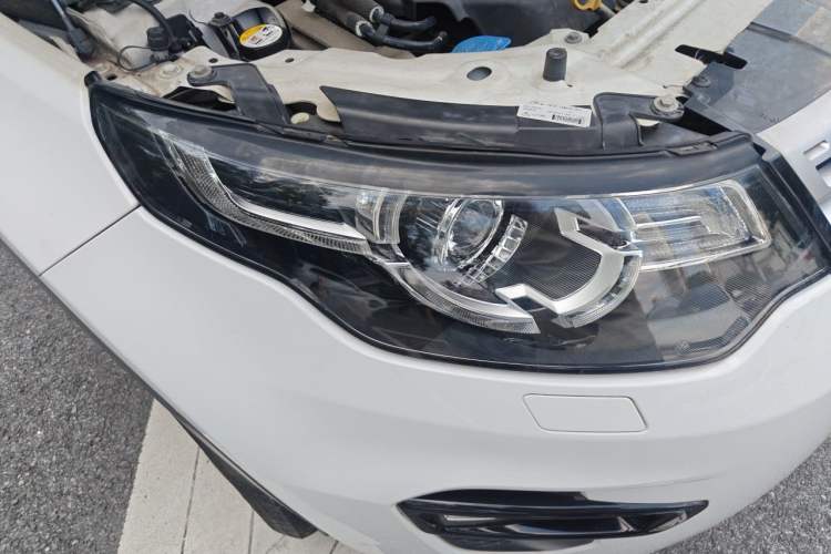 Used Land Rover Discovery Sport 2018 240 PS HSE Version Right Front Headlight