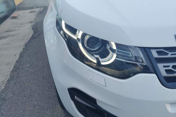 Used Land Rover Discovery Sport 2018 240 PS SE Version Right Front Headlight