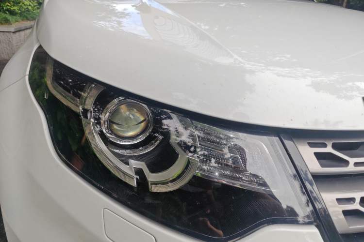 Used Land Rover Discovery Sport 2018 240 PS SE Version Right Front Headlight