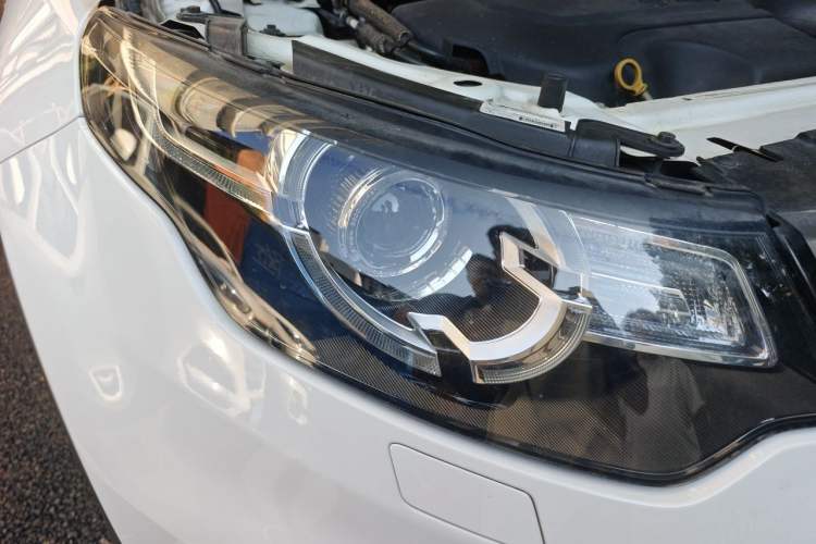 Used Land Rover Discovery Sport 2018 240 PS SE Version Right Front Headlight