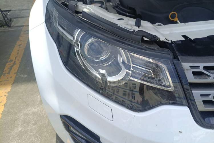 Used Land Rover Discovery Sport 2018 240 PS SE Version Right Front Headlight