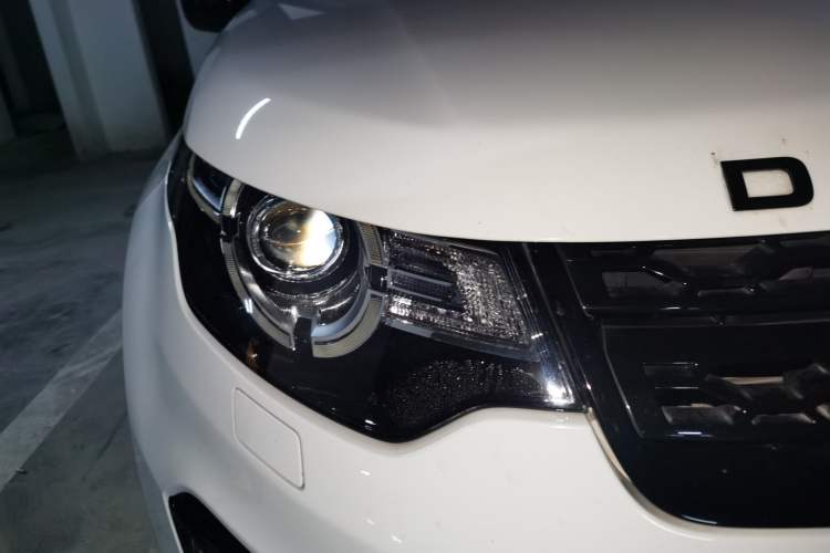 Used Land Rover Discovery Sport 2018 240 PS SE Version Right Front Headlight