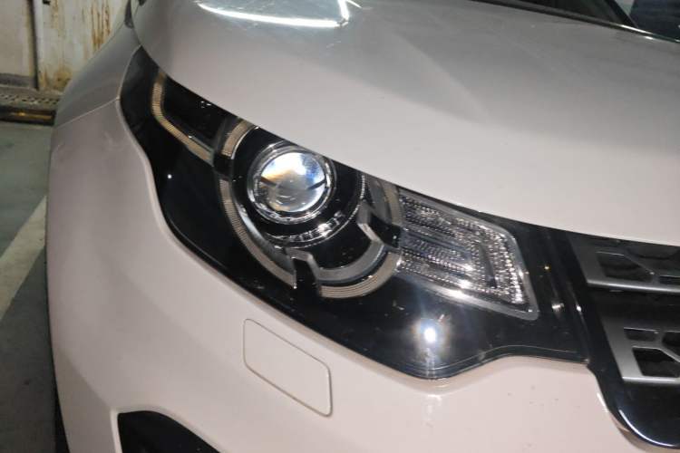 Used Land Rover Discovery Sport 2018 240 PS SE Version Right Front Headlight