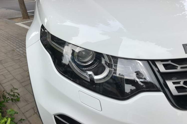 Used Land Rover Discovery Sport 2018 240 PS SE Version Right Front Headlight
