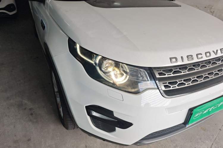 Used Land Rover Discovery Sport 2018 240 PS SE Version Right Front Headlight