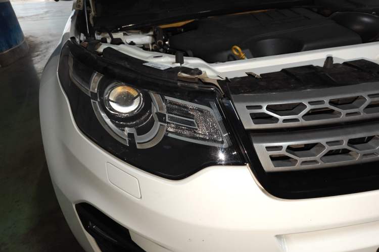 Used Land Rover Discovery Sport 2018 240 PS PURE Edition Right Front Headlight