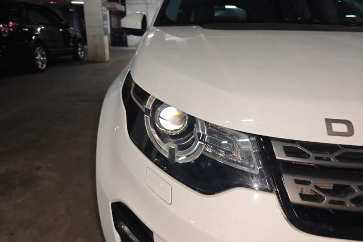 Used Land Rover Discovery Sport 2018 240 PS SE Version Right Front Headlight