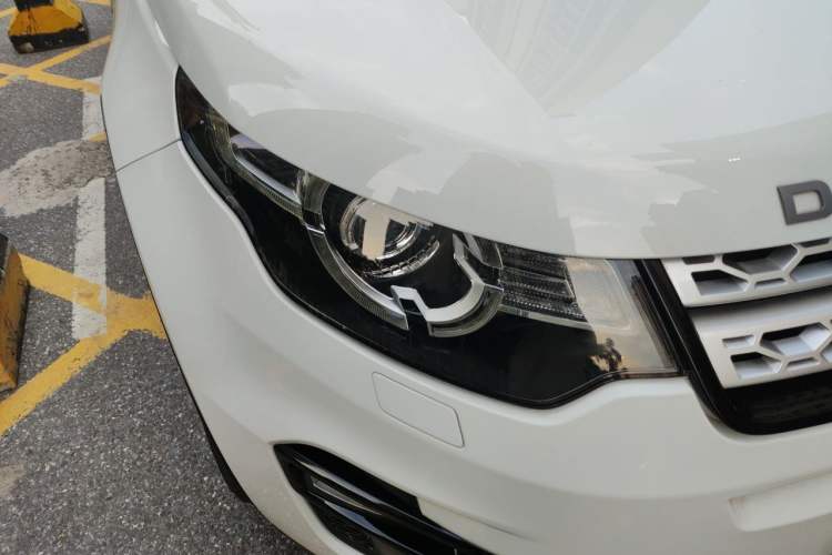 Used Land Rover Discovery Sport 2018 240 PS HSE Version Right Front Headlight