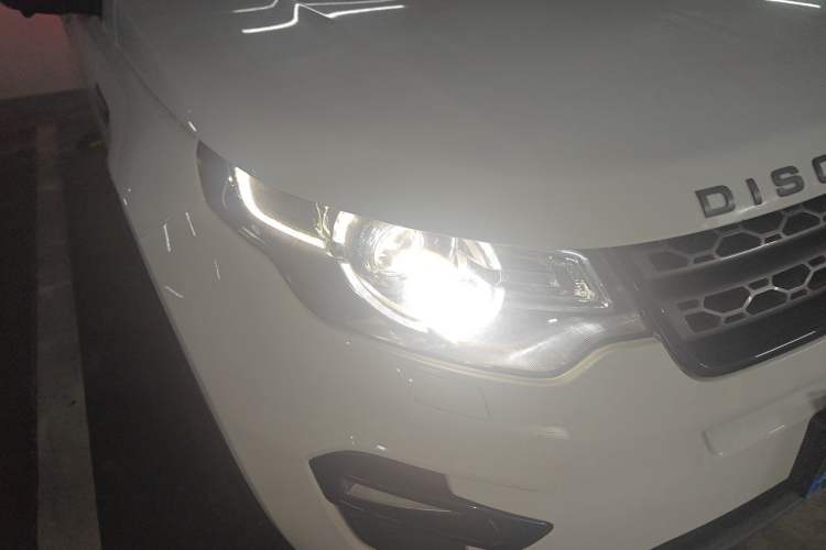 Used Land Rover Discovery Sport 2018 240 PS SE Version Right Front Headlight