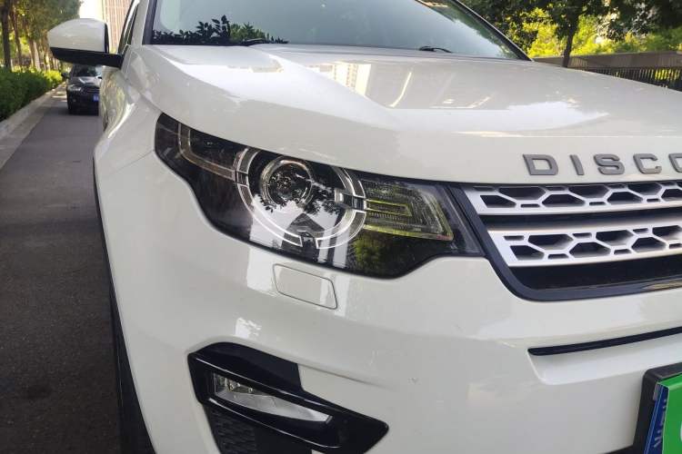 Used Land Rover Discovery Sport 2018 240 PS HSE Version Right Front Headlight