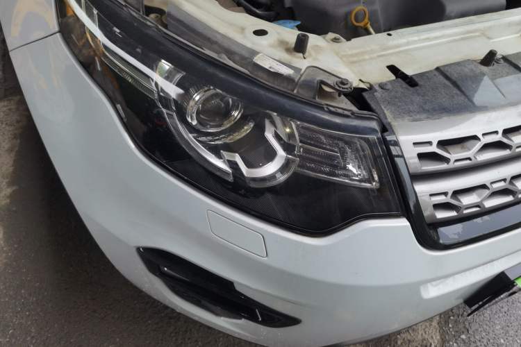 Used Land Rover Discovery Sport 2018 240 PS SE Version Right Front Headlight
