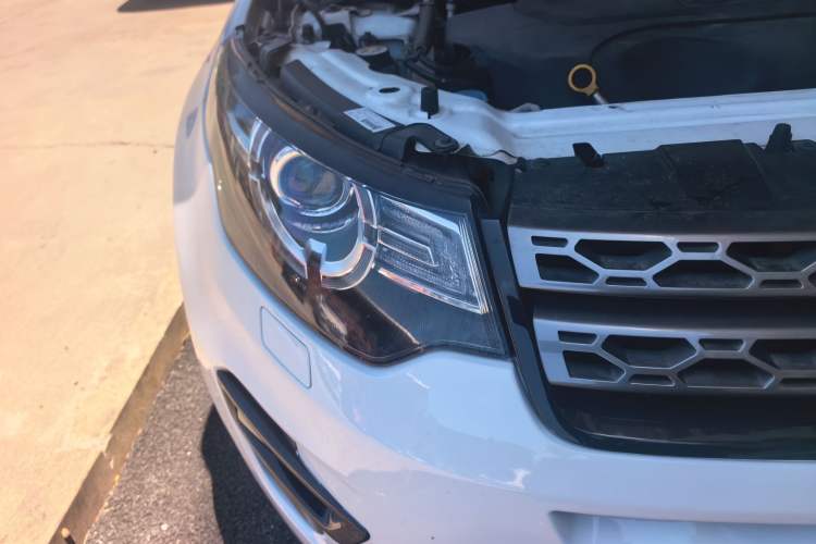 Used Land Rover Discovery Sport 2018 240 PS SE Version Right Front Headlight
