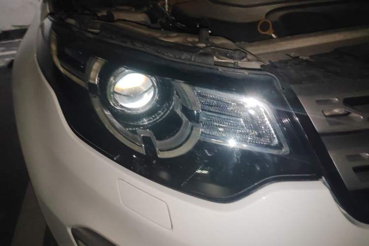 Used Land Rover Discovery Sport 2018 240 PS HSE LUXURY Edition Right Front Headlight