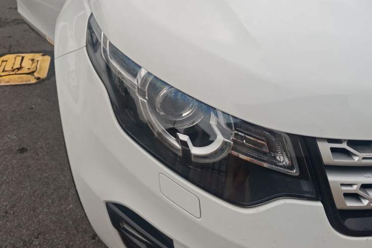 Used Land Rover Discovery Sport 2018 240 PS HSE Version Right Front Headlight