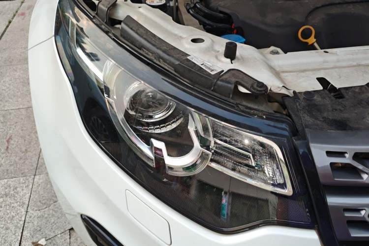 Used Land Rover Discovery Sport 2018 240 PS SE Version Right Front Headlight