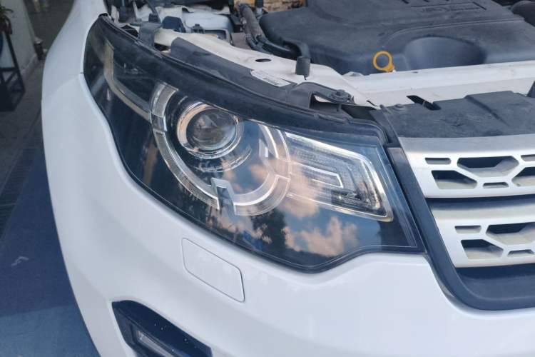 Used Land Rover Discovery Sport 2018 240 PS HSE Version Right Front Headlight