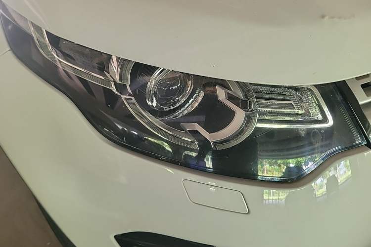Used Land Rover Discovery Sport 2018 240 PS HSE Version Right Front Headlight