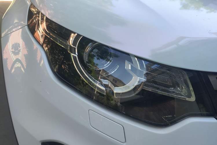 Used Land Rover Discovery Sport 2018 240 PS SE Version Right Front Headlight