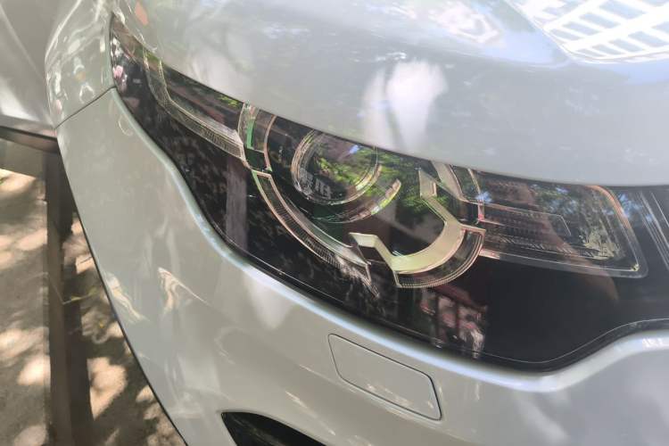 Used Land Rover Discovery Sport 2018 240 PS SE Version Right Front Headlight