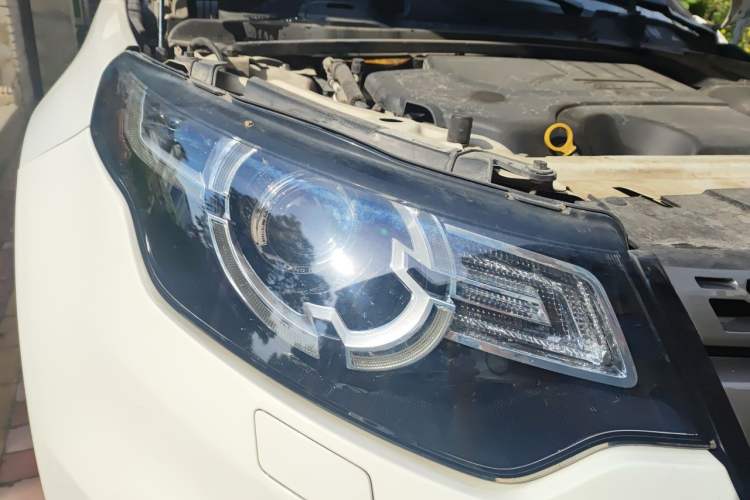 Used Land Rover Discovery Sport 2018 240 PS SE Version Right Front Headlight